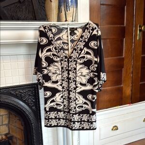 White House Black Market Graphic Tunic- kimono style‎ sleeves. Worn 1x